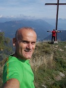 56-CON SANTO CHE SE LA RIDE